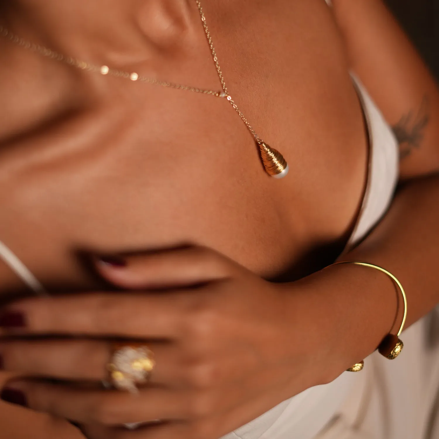 Baroque Pearl Drop & Gold Pendant Chain Necklace