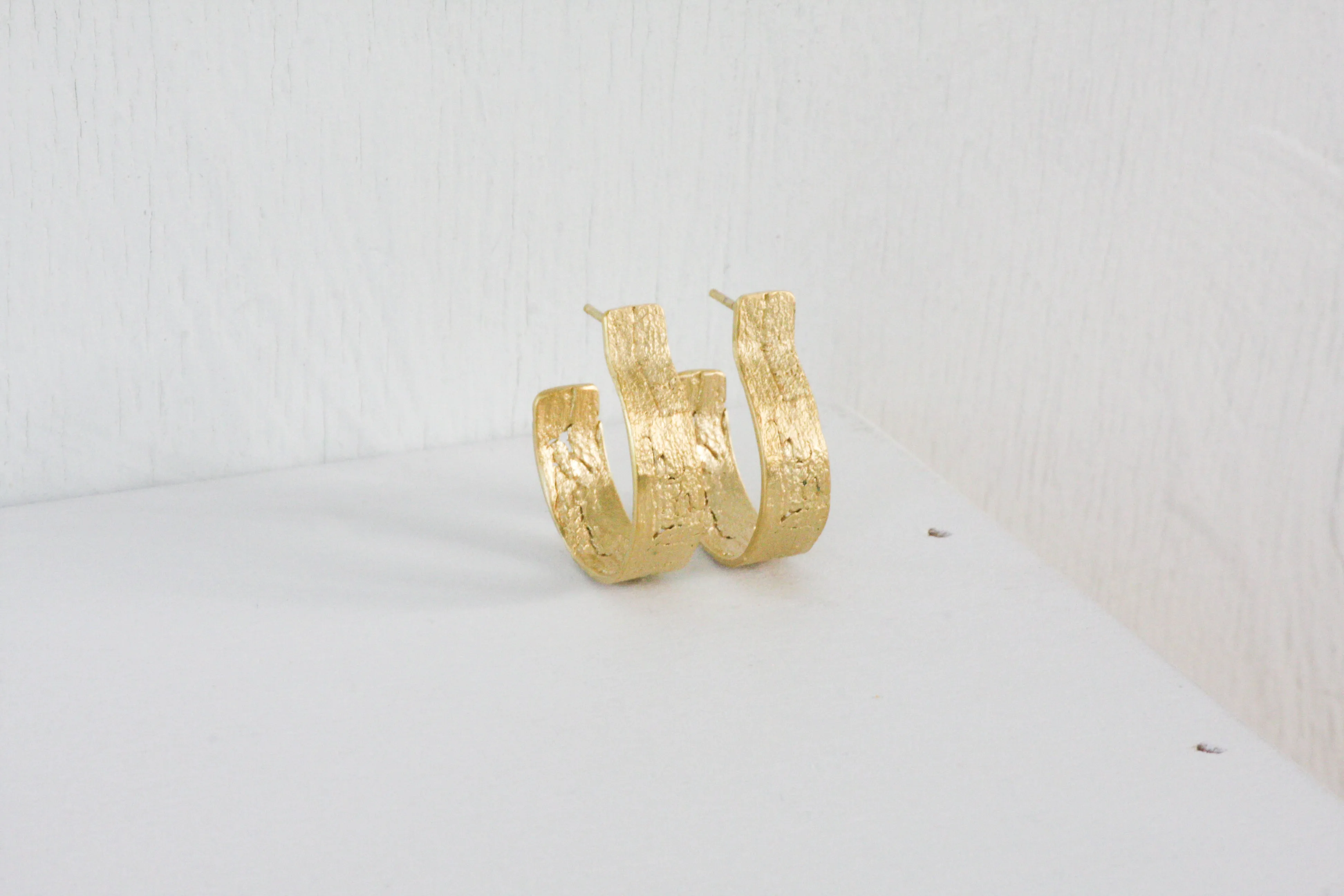Big flat stem bark gold Climbing hoops