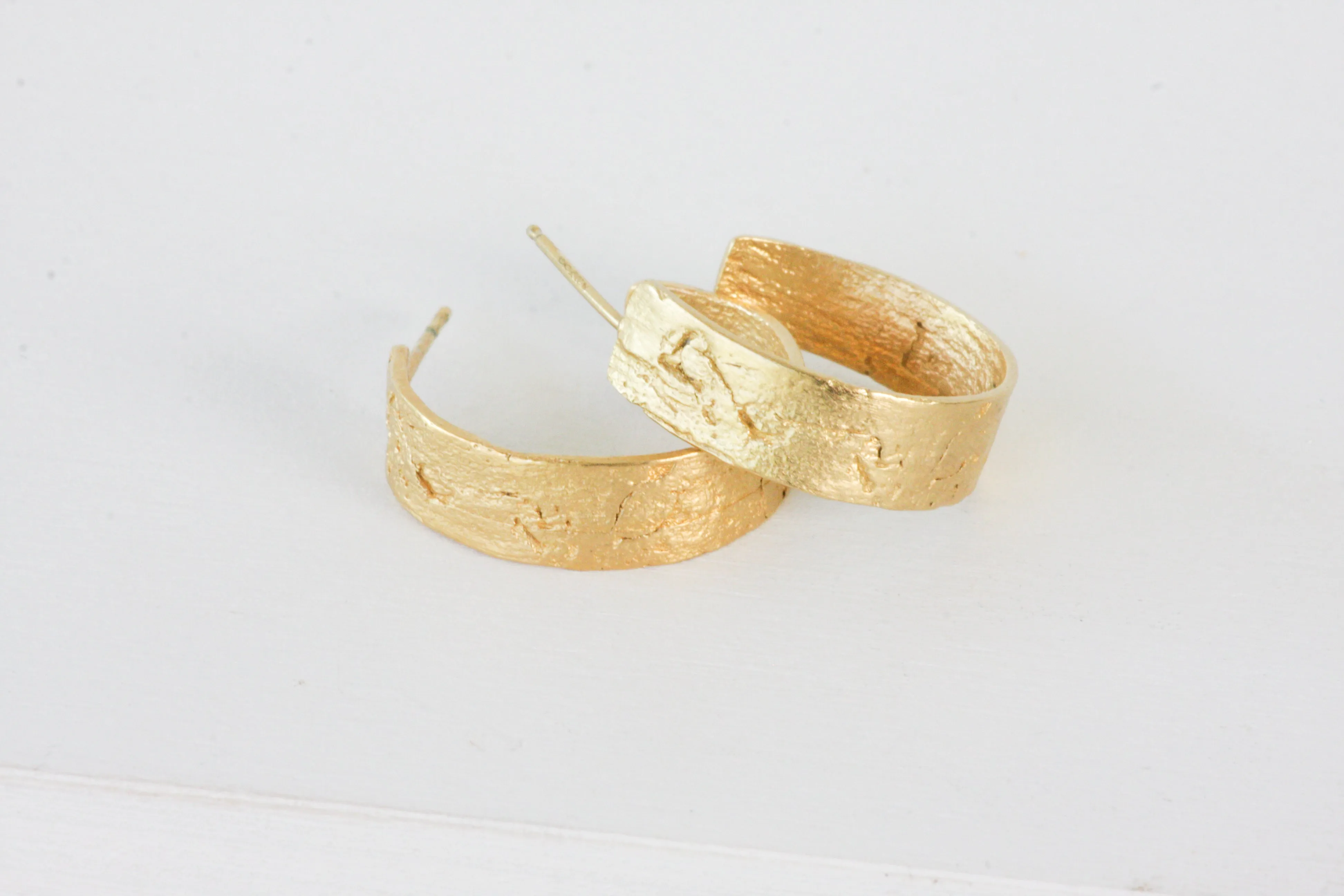 Big flat stem bark gold Hoops