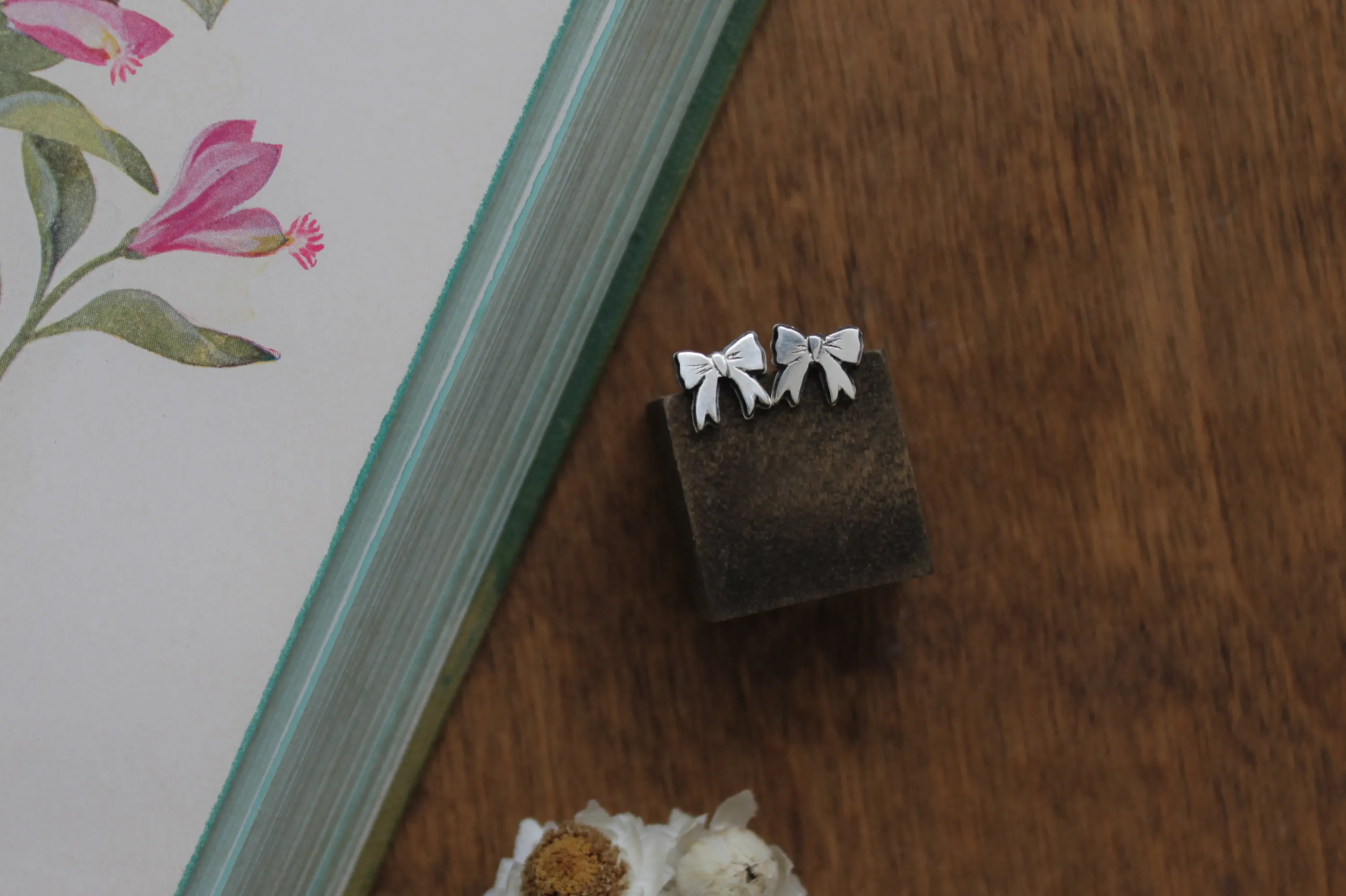 Bow Studs