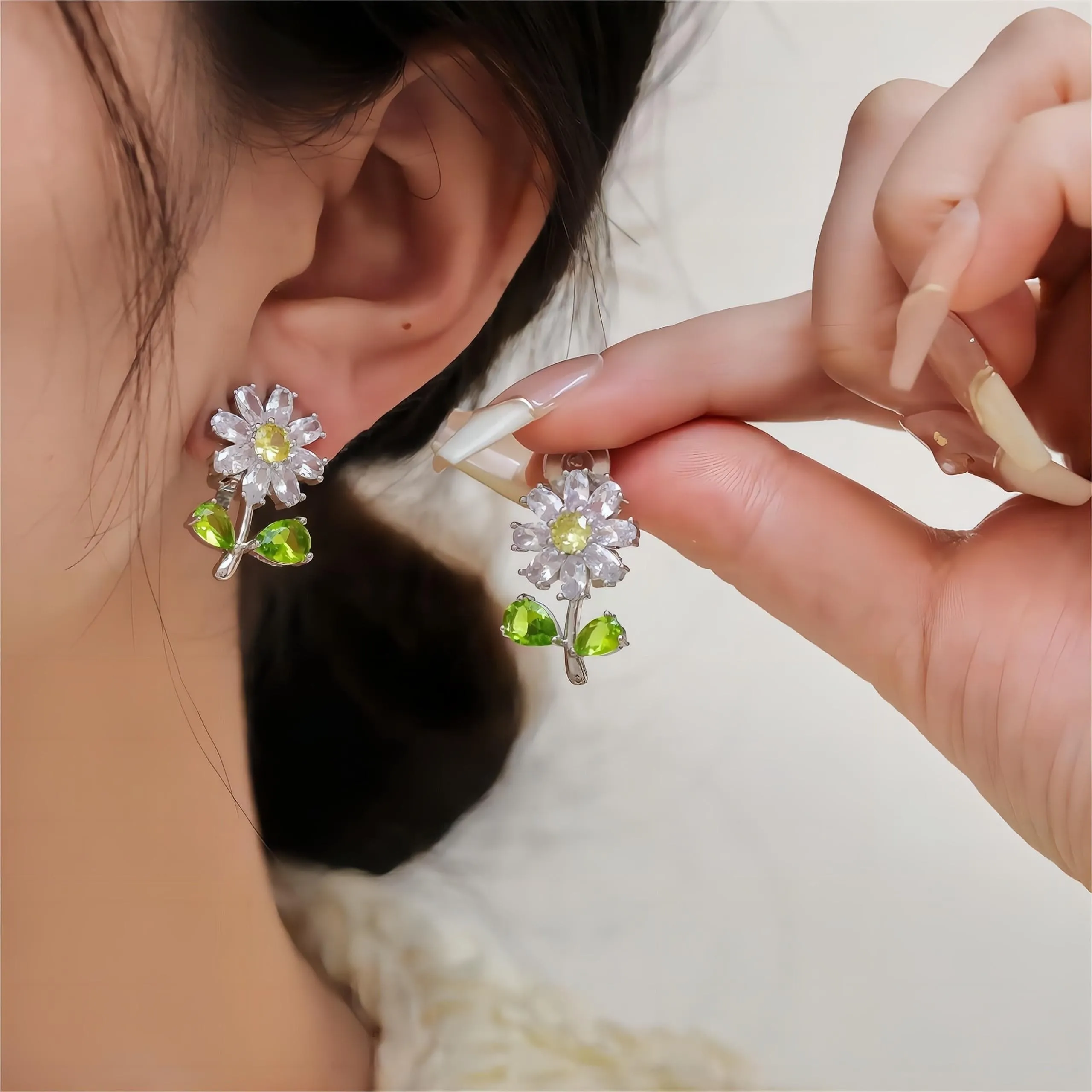 Dainty Crystal Daisy Flower Necklace Earrings Set