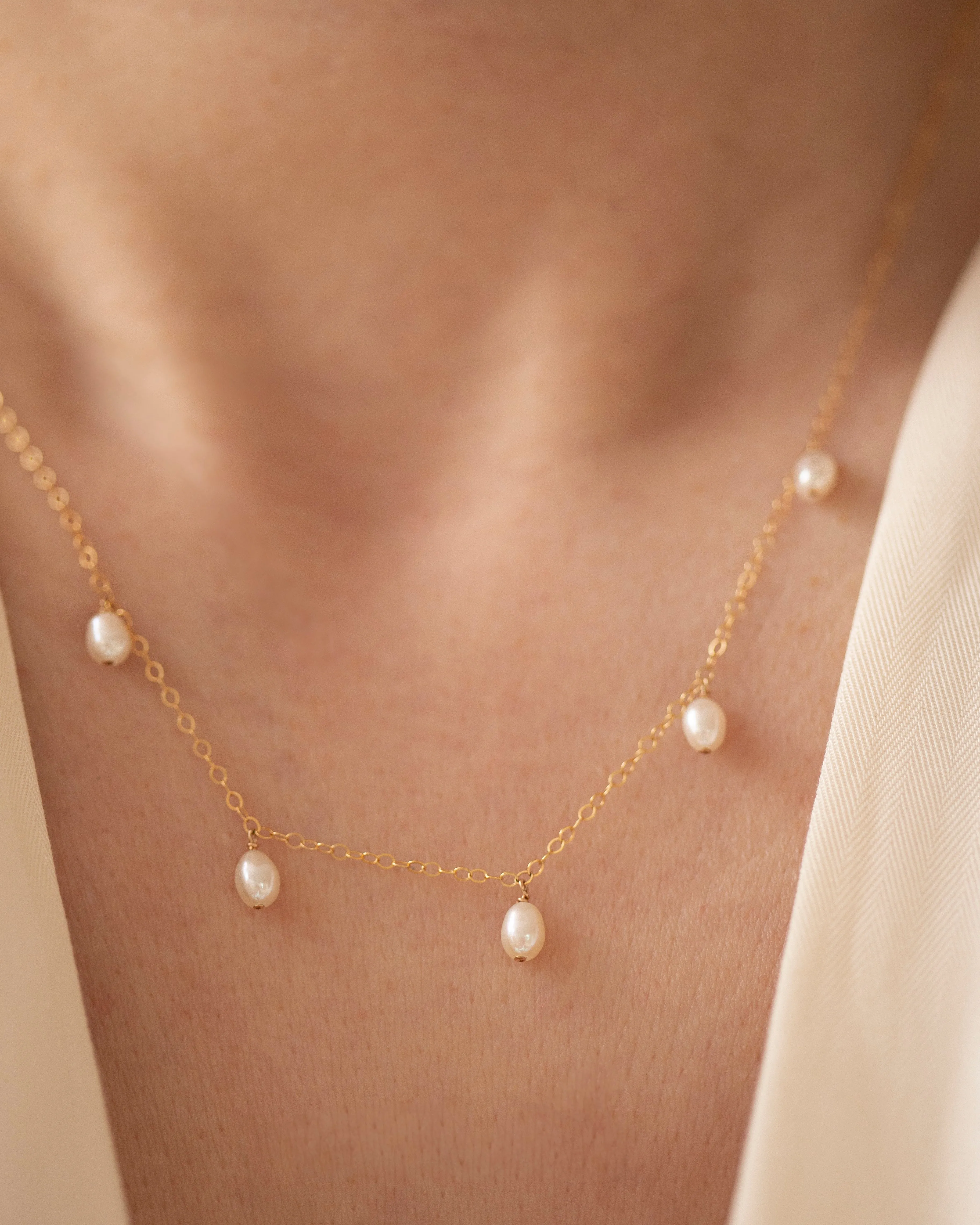 Dainty Pearl dangle necklace
