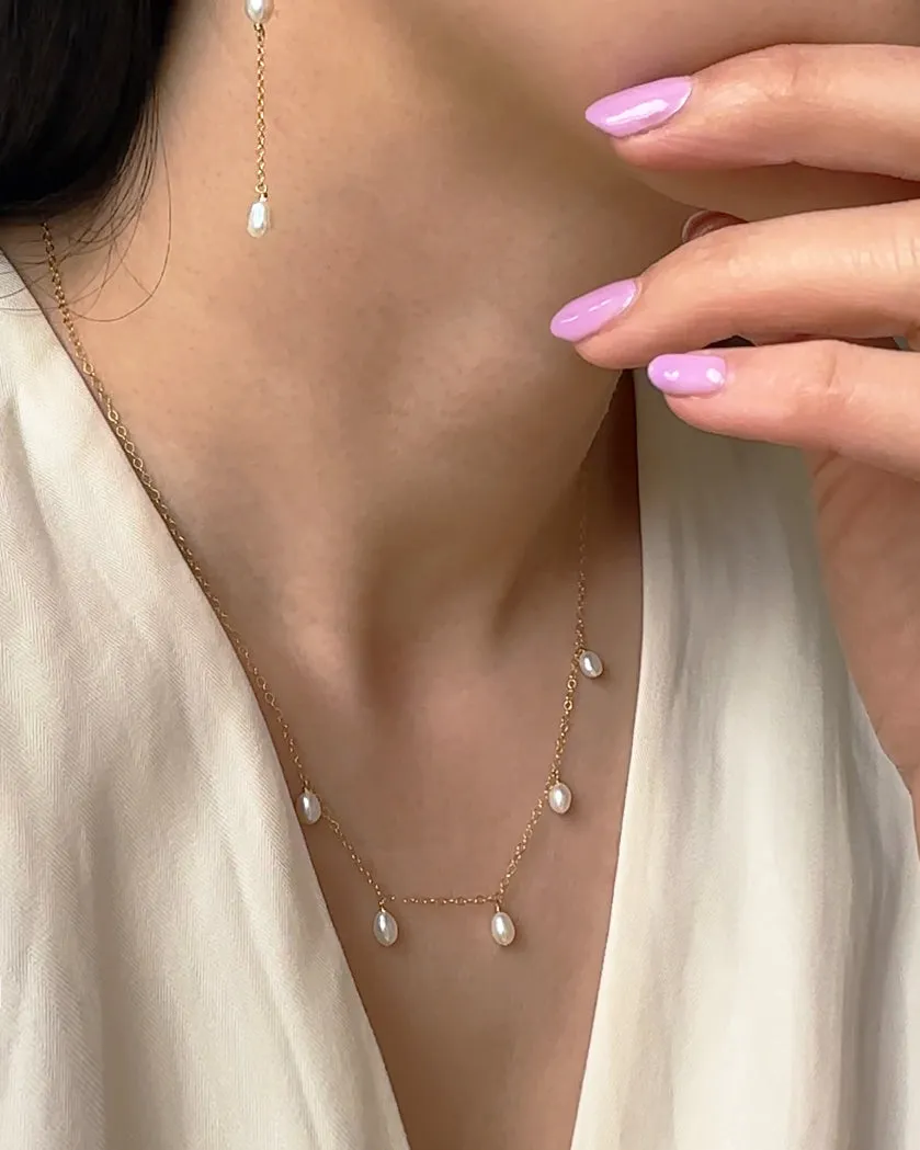 Dainty Pearl dangle necklace
