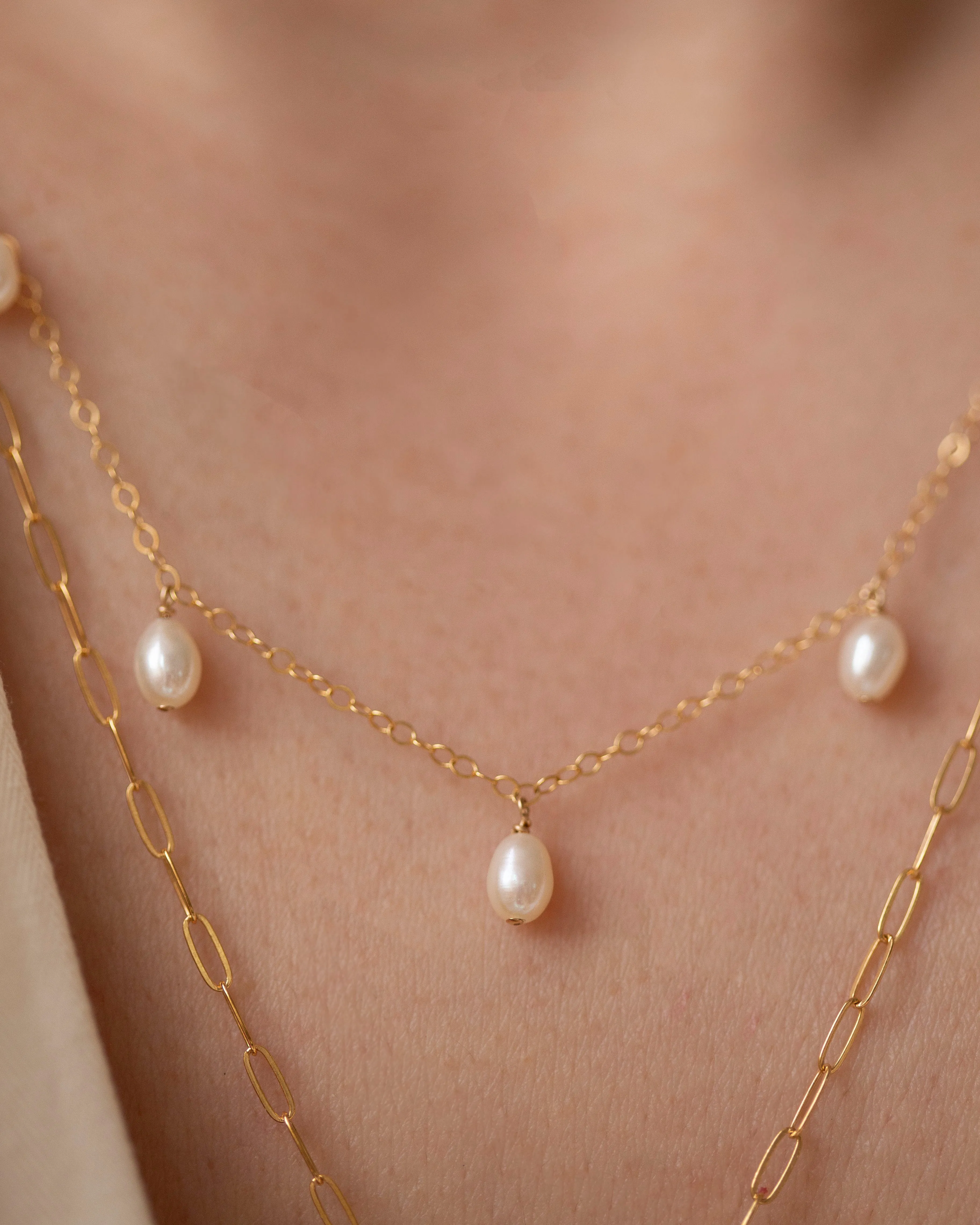 Dainty Pearl dangle necklace