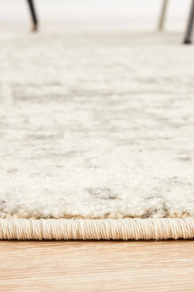 Evoke Dream White Silver Transitional Round Rug