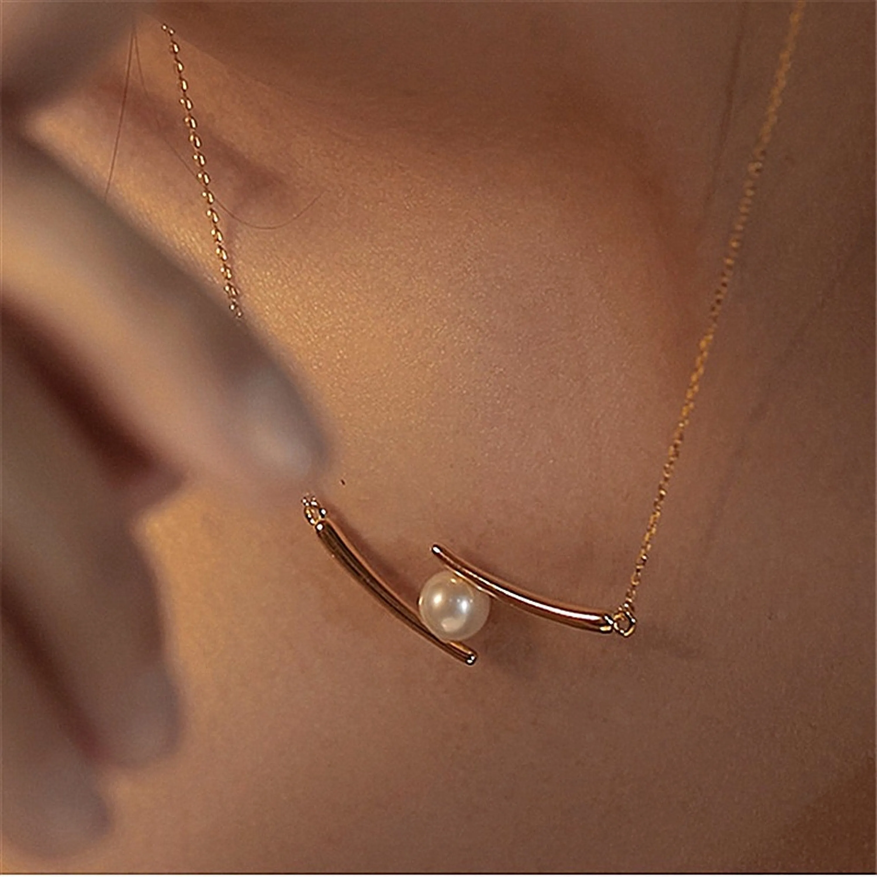 Mismatched Pearl Pendant Necklace