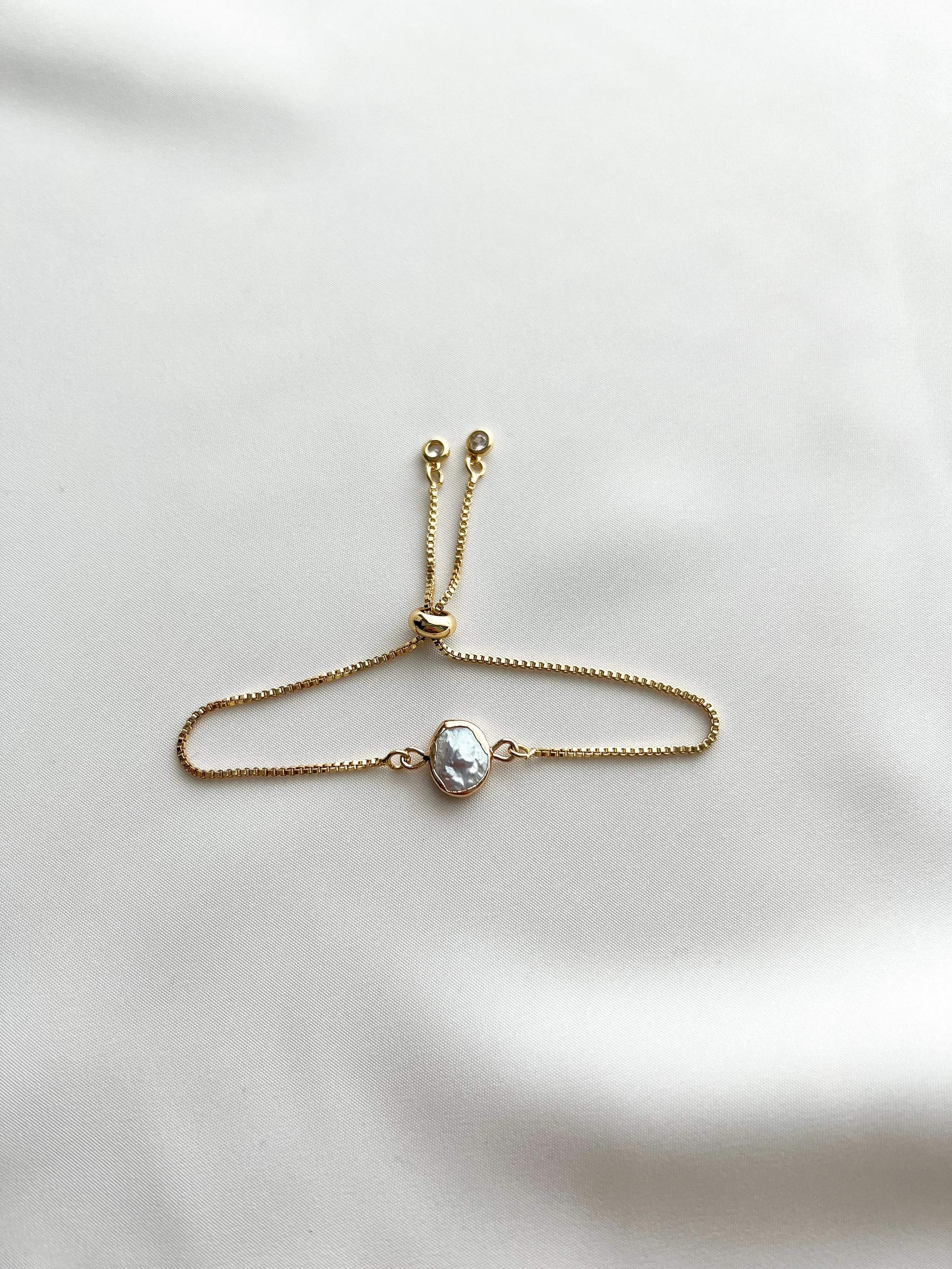 Ocean's Embrace | Fresh Water Pearl Braceelt