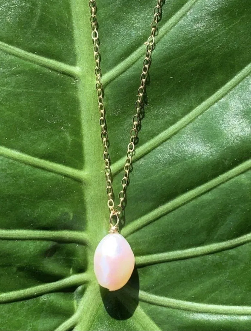 Pearl drop necklace