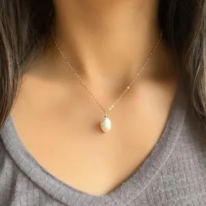 Pearl drop necklace