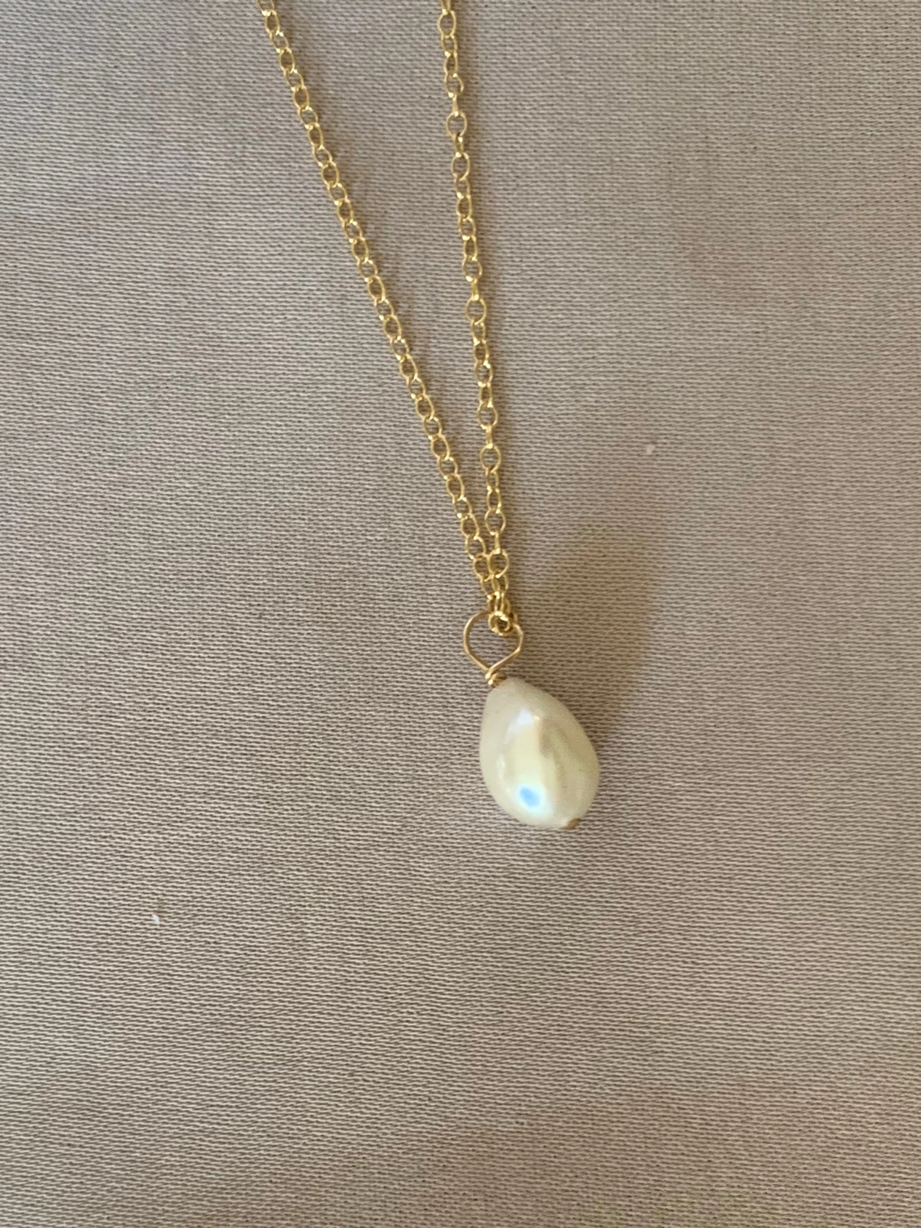 Pearl drop necklace