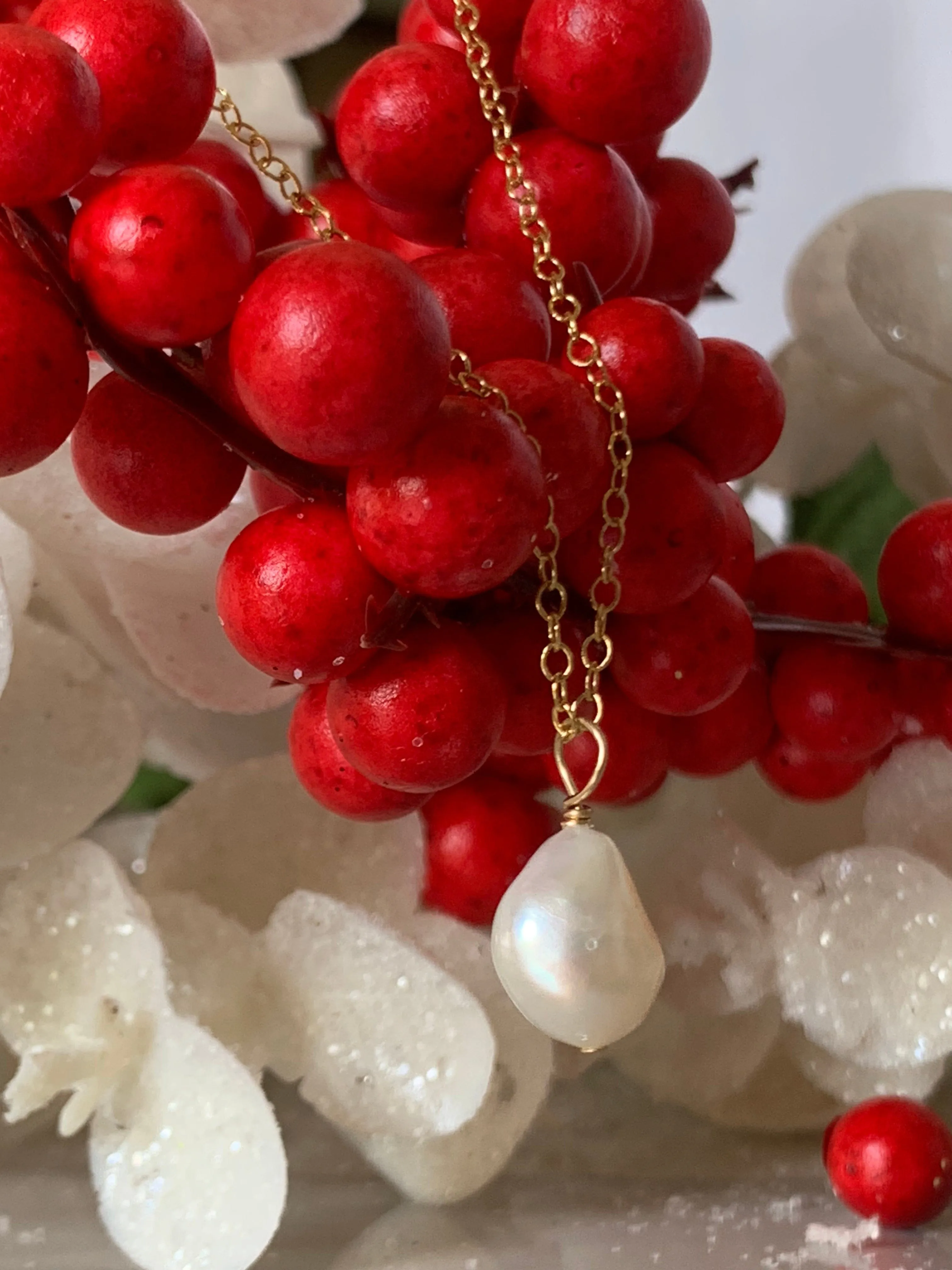 Pearl drop necklace