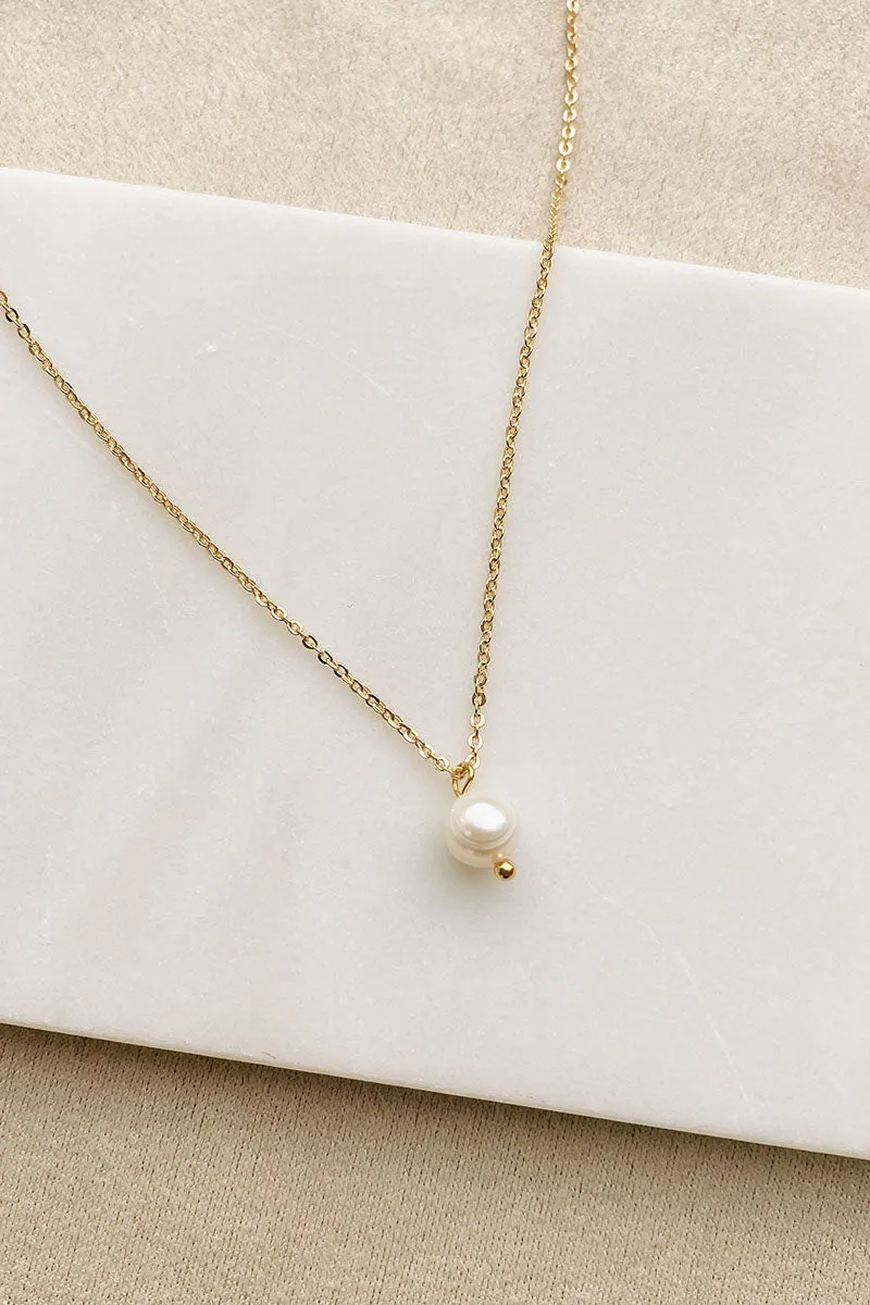 Simply Delicate Pearl Necklace (Gold)