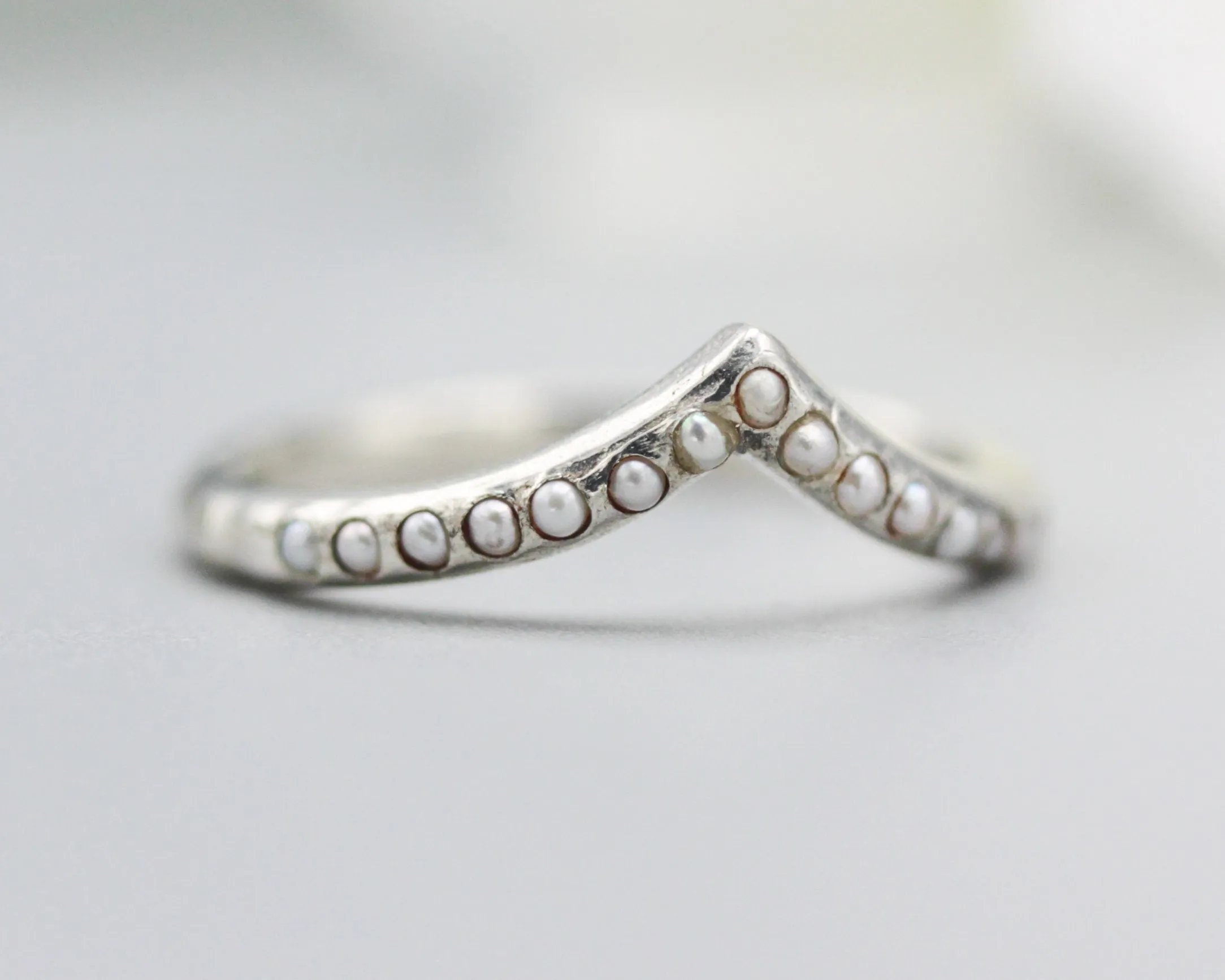Sterling silver with hammer texture design band ring with tiny 15 freshwater pealrs on the center