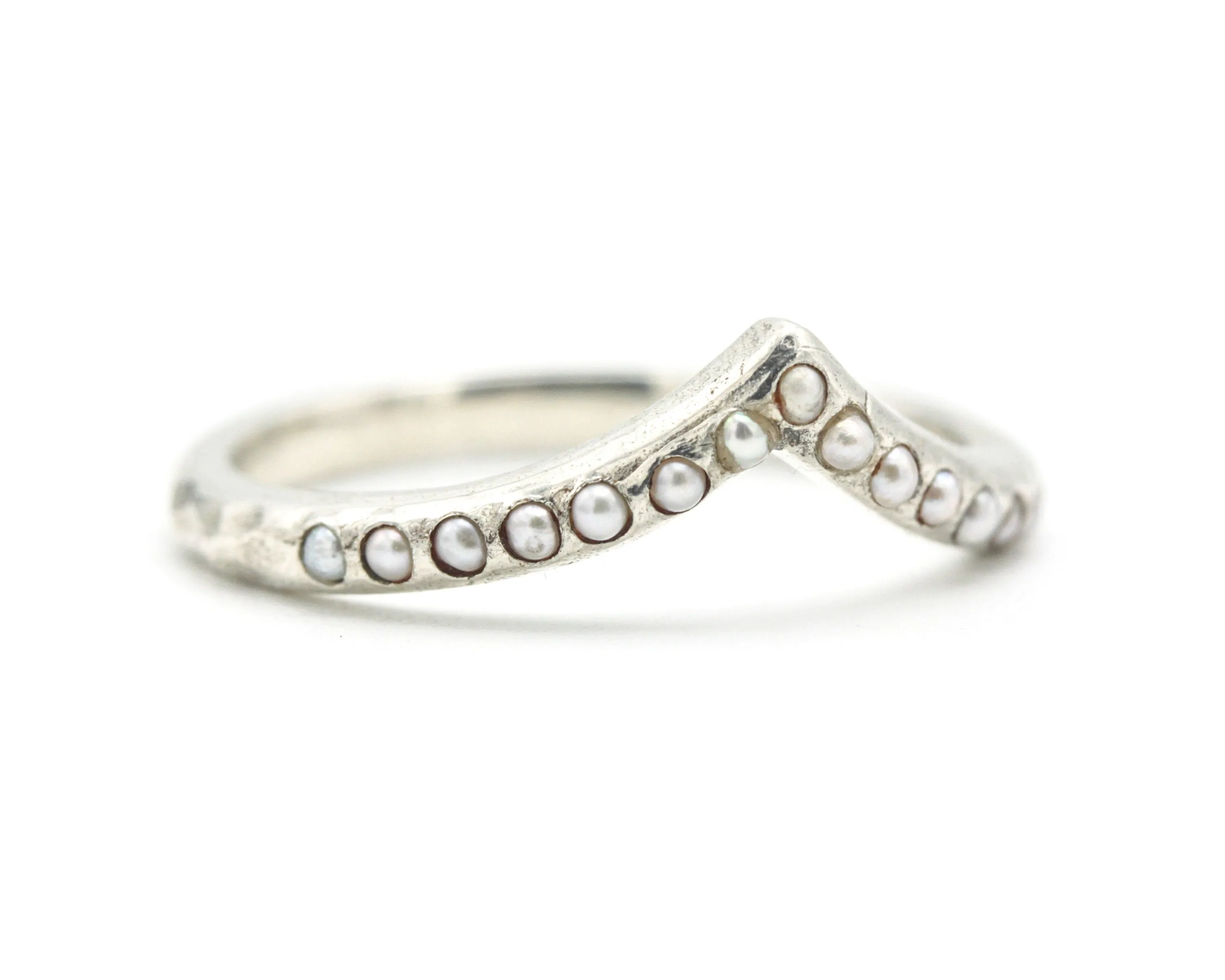 Sterling silver with hammer texture design band ring with tiny 15 freshwater pealrs on the center