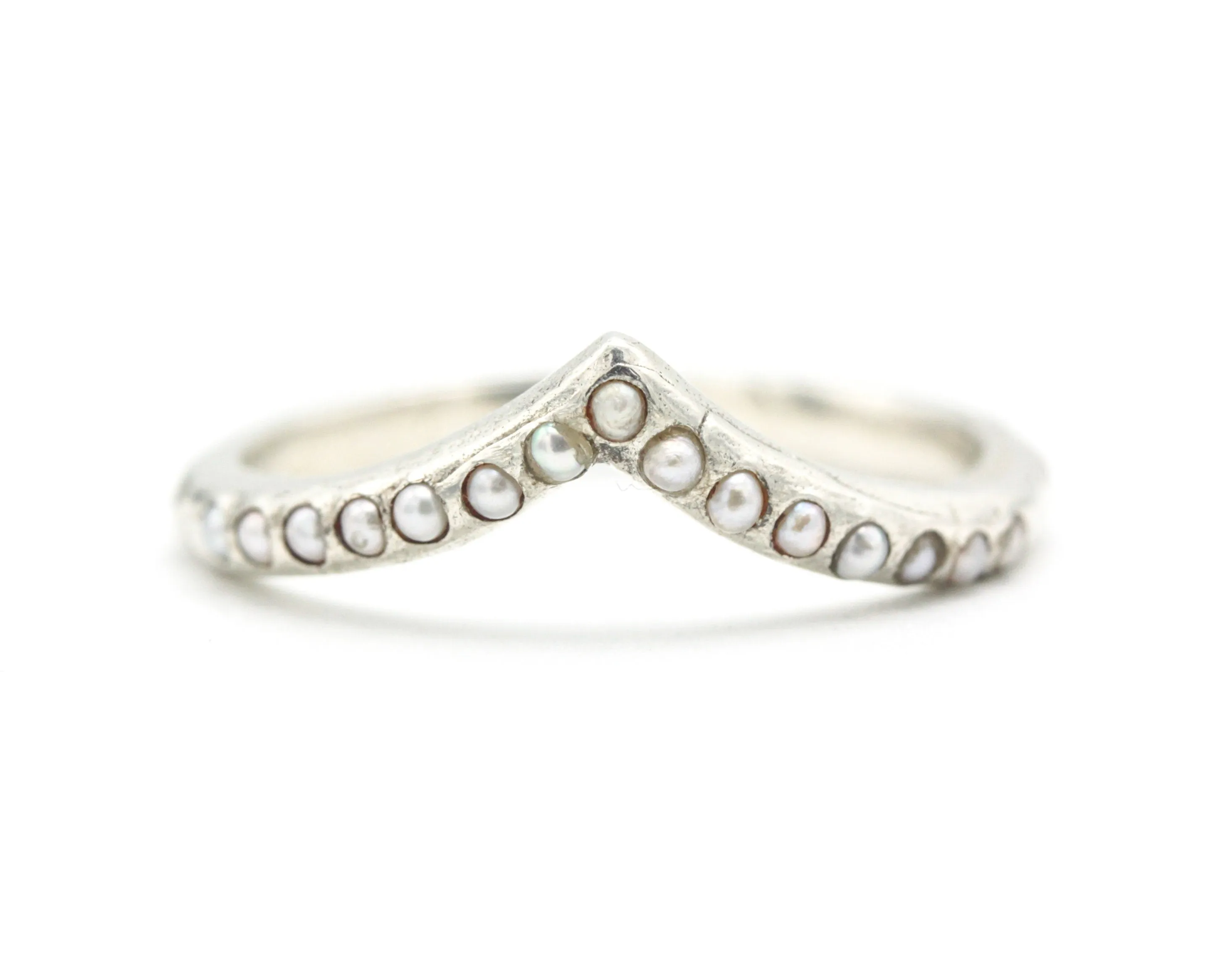 Sterling silver with hammer texture design band ring with tiny 15 freshwater pealrs on the center