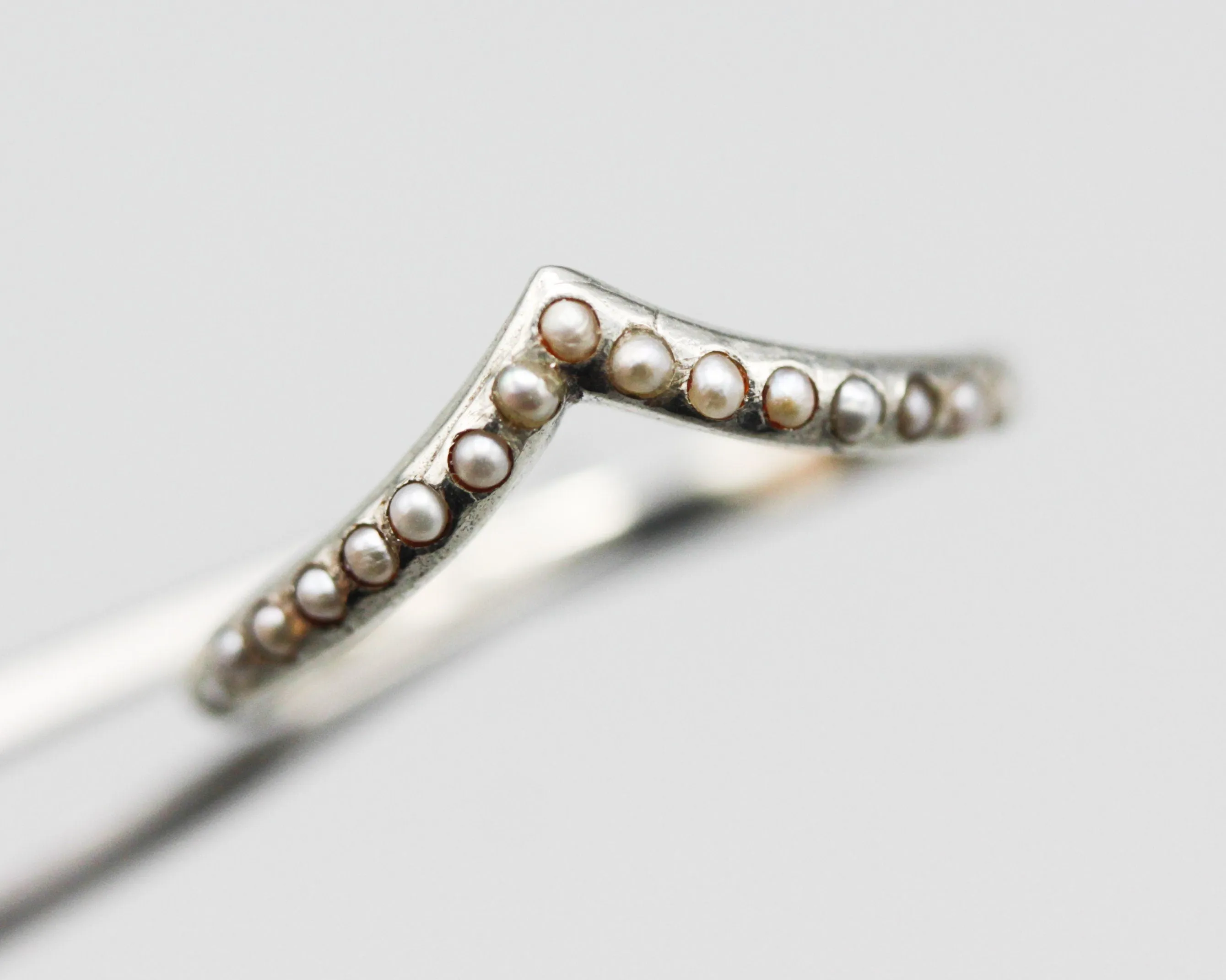 Sterling silver with hammer texture design band ring with tiny 15 freshwater pealrs on the center