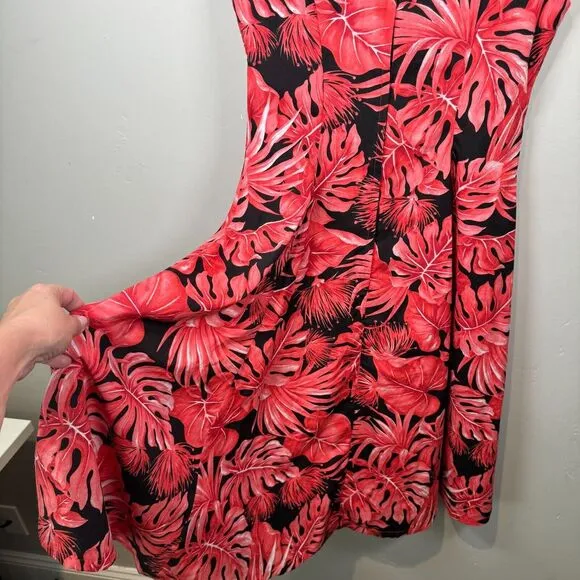T &amp; L Muumuu Factory Hawaiian Dress Size 3 4 Red Black Tropical Floral Aloha‎