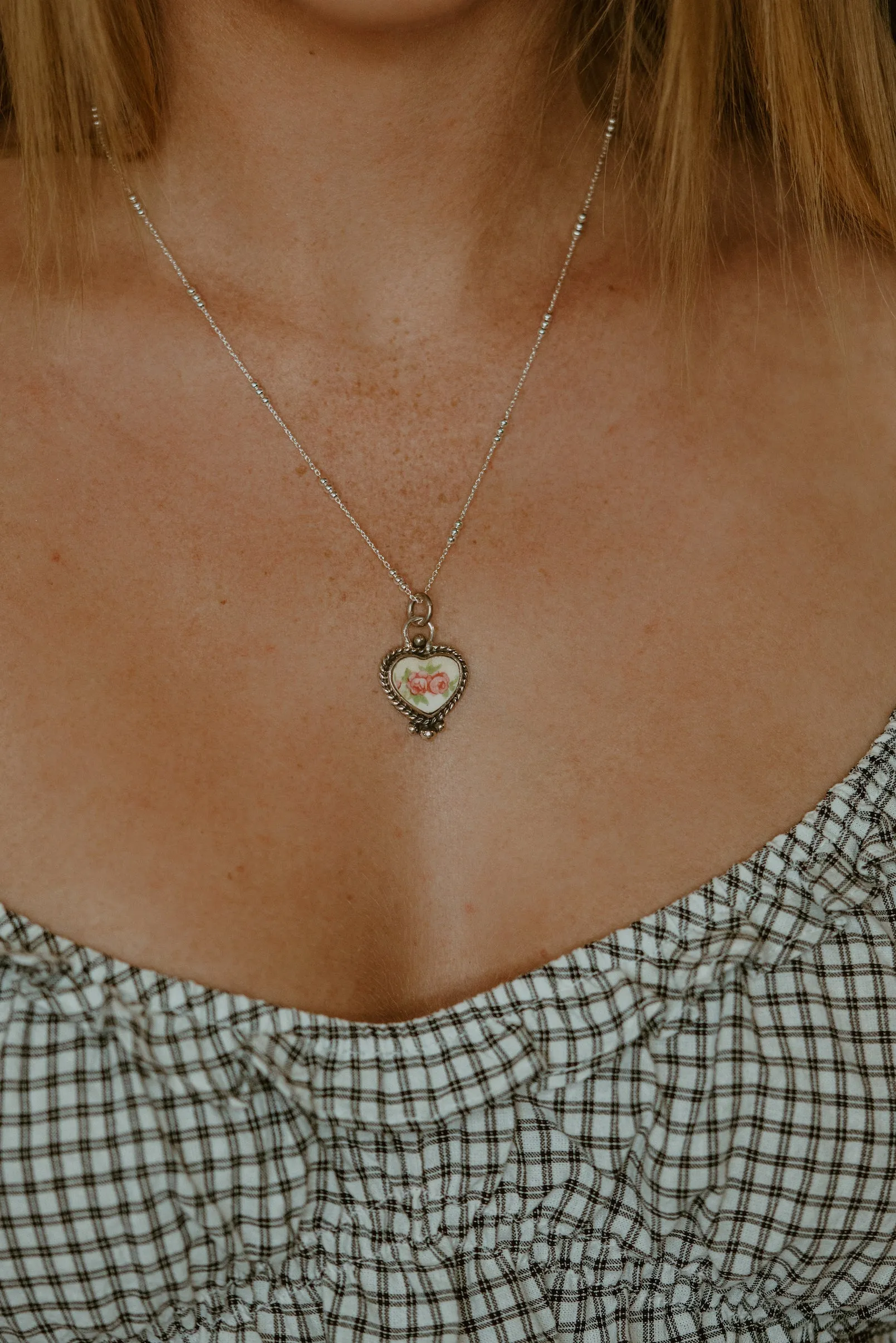 Tiny Roses Necklace