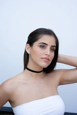 Y necklace with diamonds ,fringes and a diamond  flower